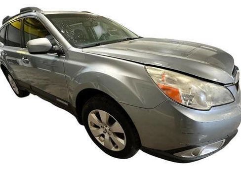 Used 2011 Subaru Outback 2.5i Limited w/ PWR Moonroof Pkg AWD/4WD image 8