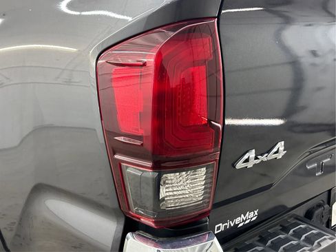 Used 2022 Toyota Tacoma SR5 AWD/4WD image 34