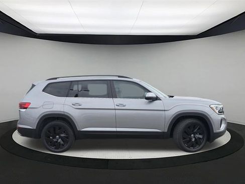 New 2026 Volkswagen Atlas SE image 8
