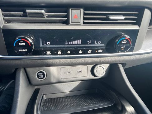 Used 2023 Nissan Rogue SV AWD/4WD image 13