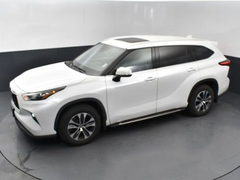 Used 2022 Toyota Highlander XLE image 20