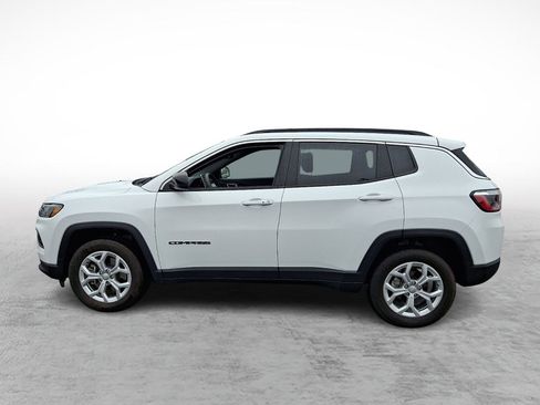 Used 2024 Jeep Compass Latitude w/ Sun and Sound Group image 2