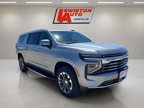 New 2026 Chevrolet Suburban LT w/ Comfort Package AWD/4WD image 14