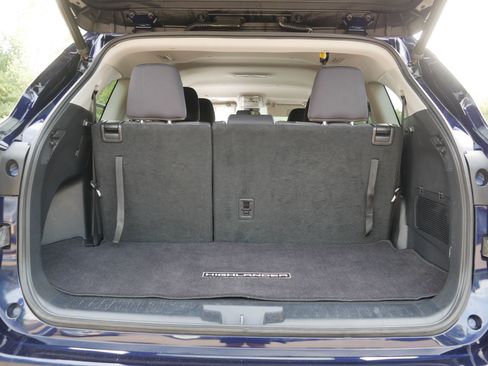Used 2020 Toyota Highlander LE AWD/4WD image 18