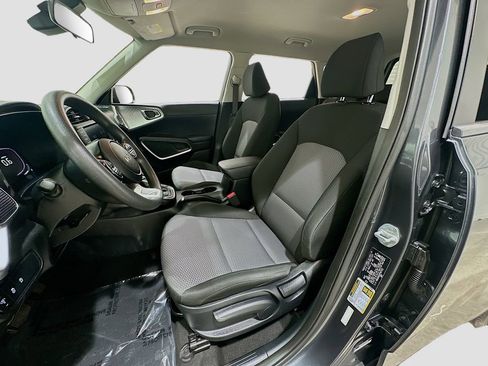 Used 2023 Kia Soul LX w/ LX Technology Package FWD image 20