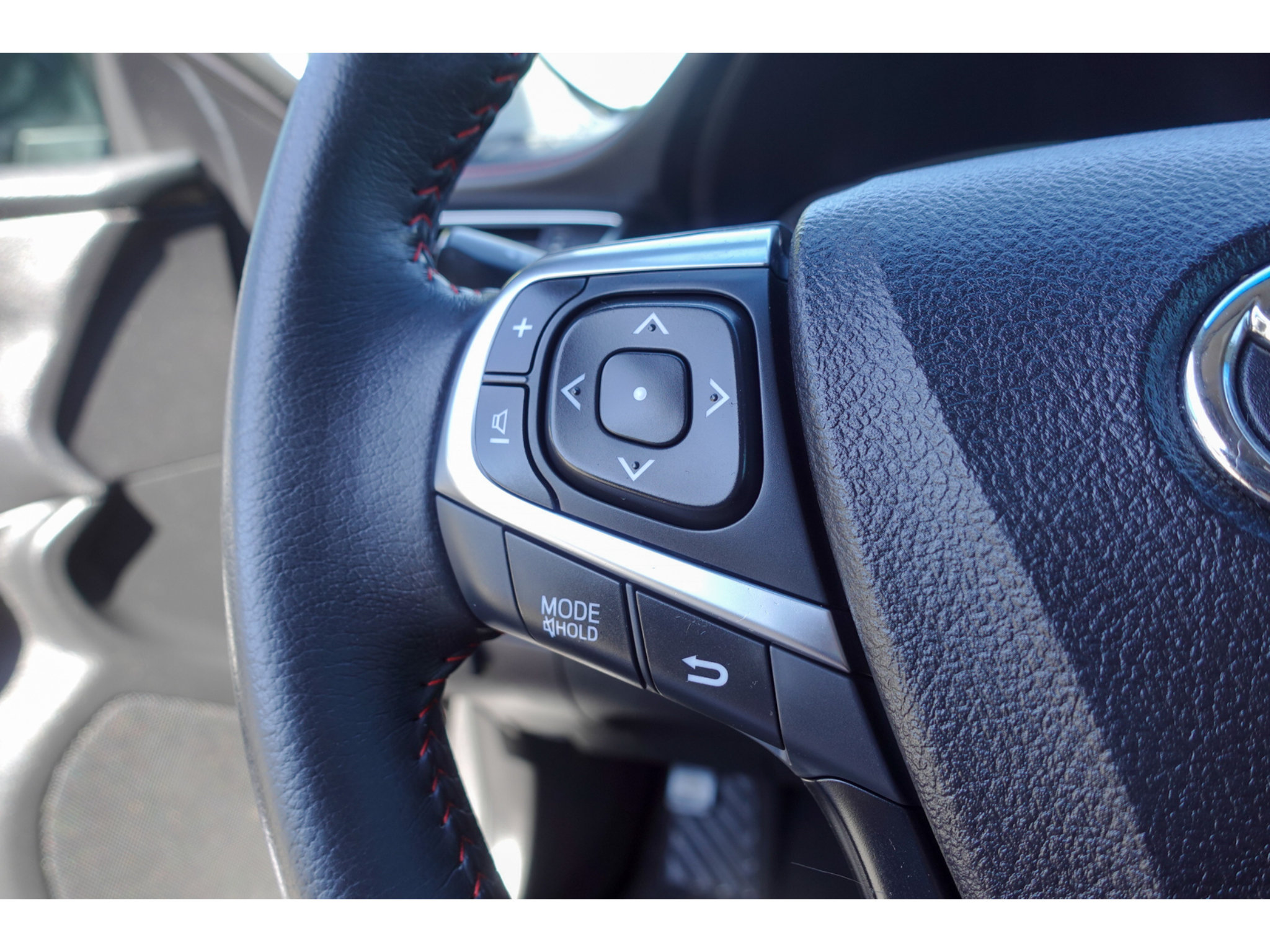 Used 2017 Toyota Camry SE FWD image 14