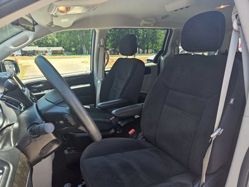 Used 2019 Dodge Grand Caravan SE FWD image 11