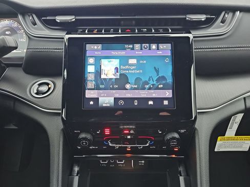 New 2025 Jeep Grand Cherokee Laredo image 18