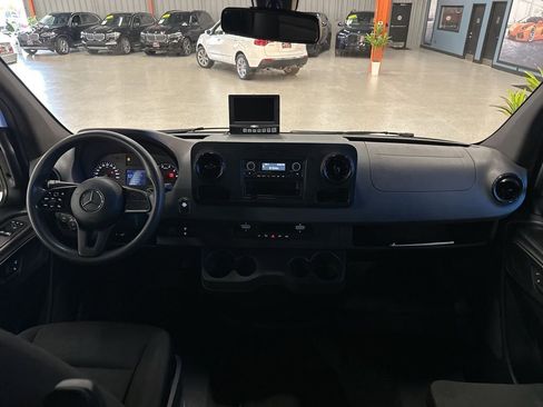 Used 2020 Mercedes-Benz Sprinter 2500 image 13