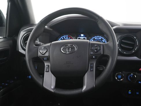 Used 2022 Toyota Tacoma TRD Off-Road w/ TRD Premium Off Road Package AWD/4WD image 17