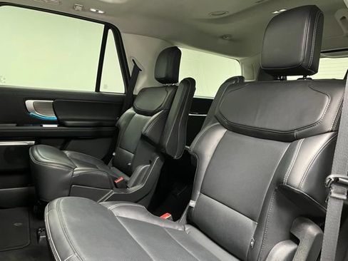 Used 2025 Ford Expedition Platinum AWD/4WD image 47