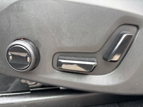 Used 2025 Volvo XC90 B5 Plus image 18