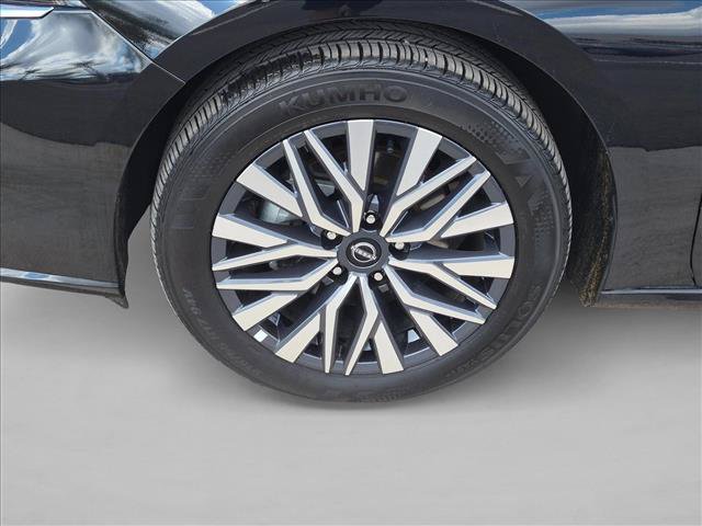Used 2025 Nissan Altima 2.5 SV FWD image 29