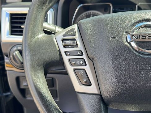 Used 2018 Nissan Titan SV image 16
