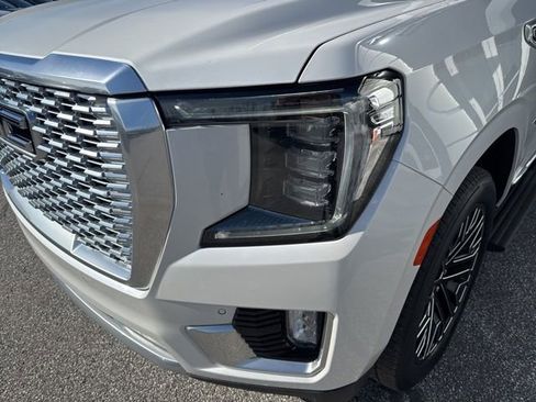 Used 2021 GMC Yukon Denali w/ Denali Premium Package AWD/4WD image 13