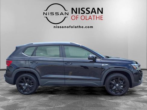 Used 2024 Volkswagen Taos SE w/ Black Wheel Package FWD image 31