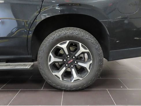 Used 2025 GMC Yukon AT4 w/ AT4 Premium Package image 14