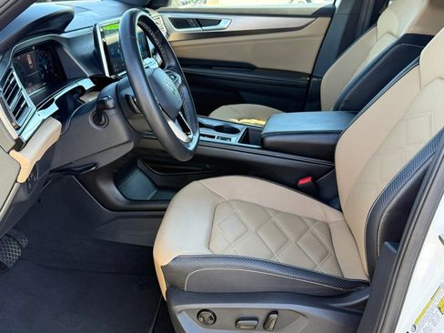 Used 2024 Volkswagen Atlas Cross Sport SE image 12