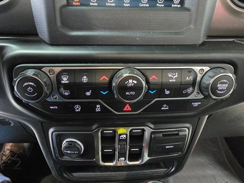 Used 2022 Jeep Wrangler Unlimited Sport AWD/4WD image 31