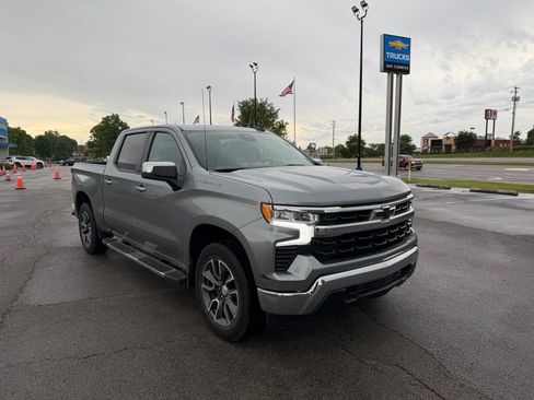 Used 2024 Chevrolet Silverado 1500 LT AWD/4WD image 2