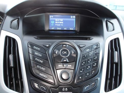 Used 2014 Ford Focus SE w/ SE Winter Package image 13