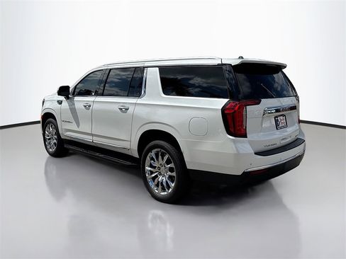 Used 2024 GMC Yukon XL SLT w/ SLT Luxury Package image 5