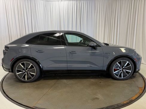 Certified 2025 Porsche Macan Turbo Electric AWD/4WD image 33