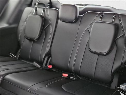 New 2025 Chrysler Pacifica Select image 16