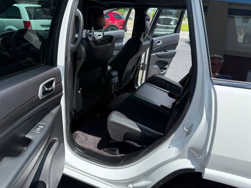 Used 2018 Jeep Grand Cherokee Altitude AWD/4WD image 11