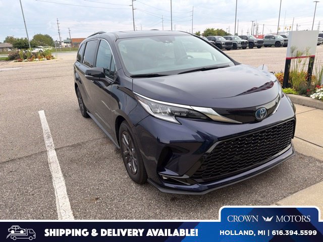 Used 2024 Toyota Sienna XSE w/ XSE Premium Package AWD/4WD image 1