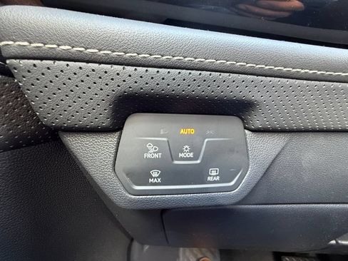 Used 2025 Volkswagen Atlas SE AWD/4WD image 19
