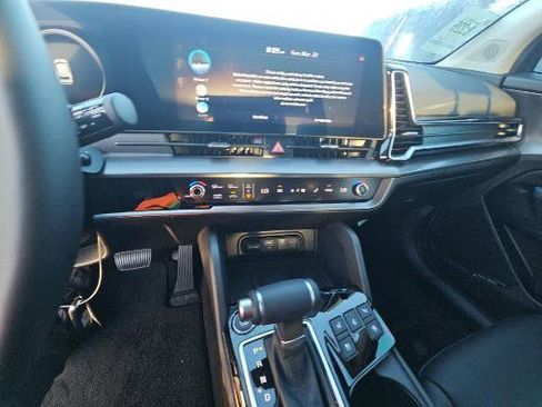 Used 2025 Kia Sportage SX image 7
