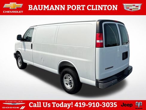 Used 2025 Chevrolet Express 2500 w/ Driver Convenience Package RWD image 3