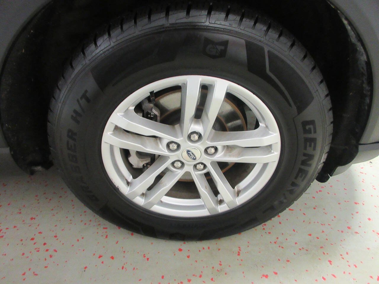 Used 2020 Ford Explorer XLT w/ Equipment Group 202A AWD/4WD image 23