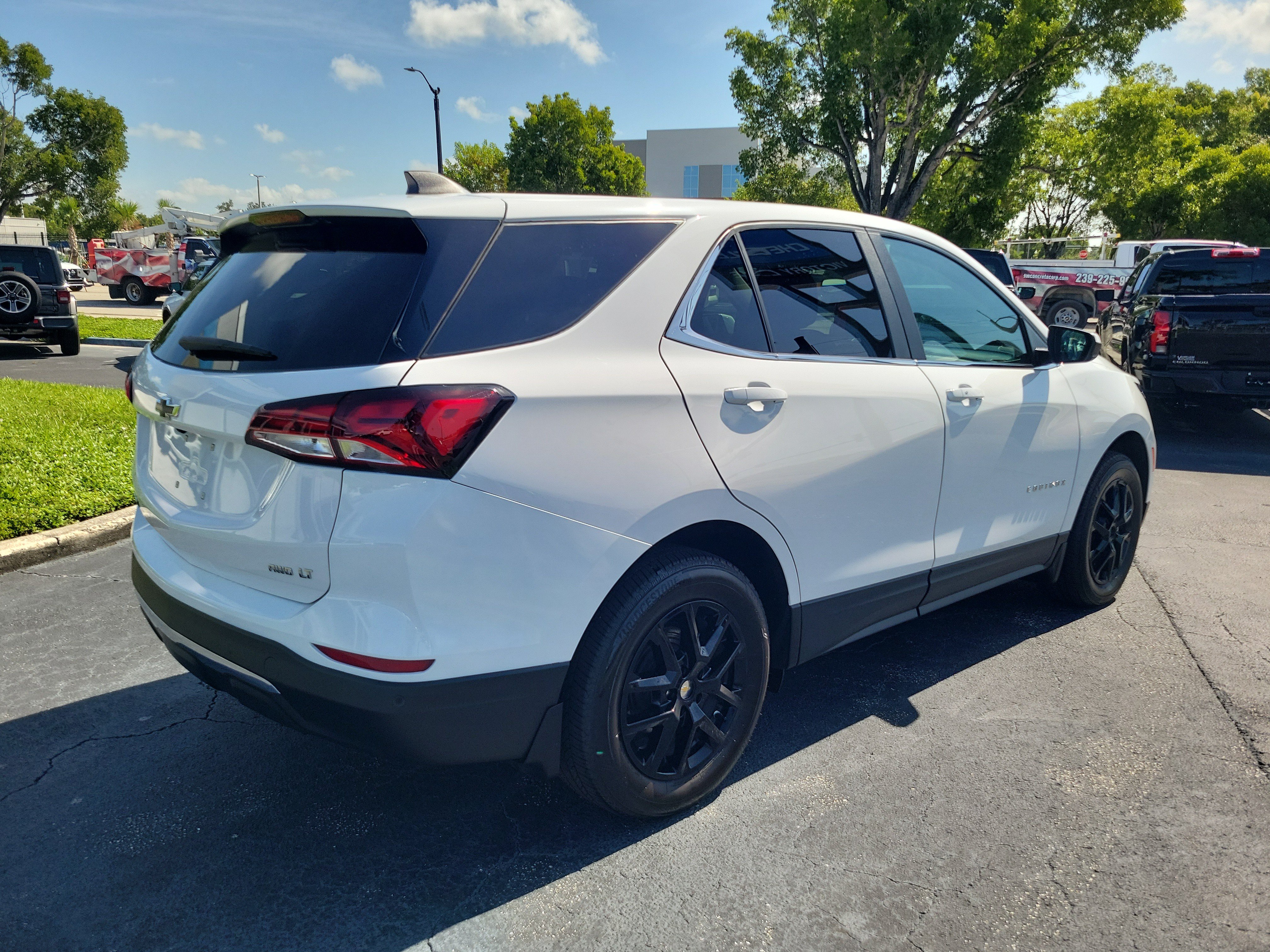 Used 2024 Chevrolet Equinox LT AWD/4WD image 4
