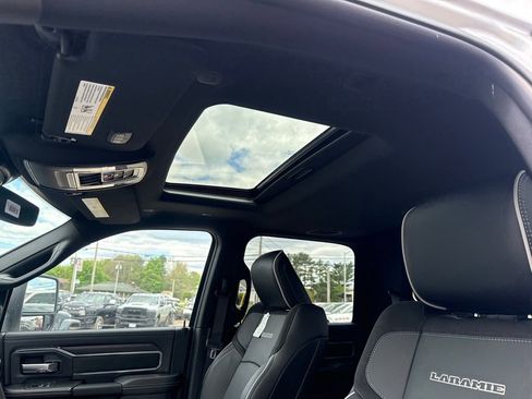 New 2026 RAM 2500 Laramie AWD/4WD image 18