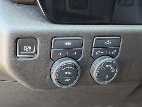 Used 2025 Chevrolet Silverado 1500 LT image 21