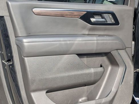 Used 2025 Chevrolet Suburban Z71 image 21