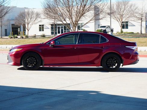 Used 2019 Toyota Camry XLE image 2