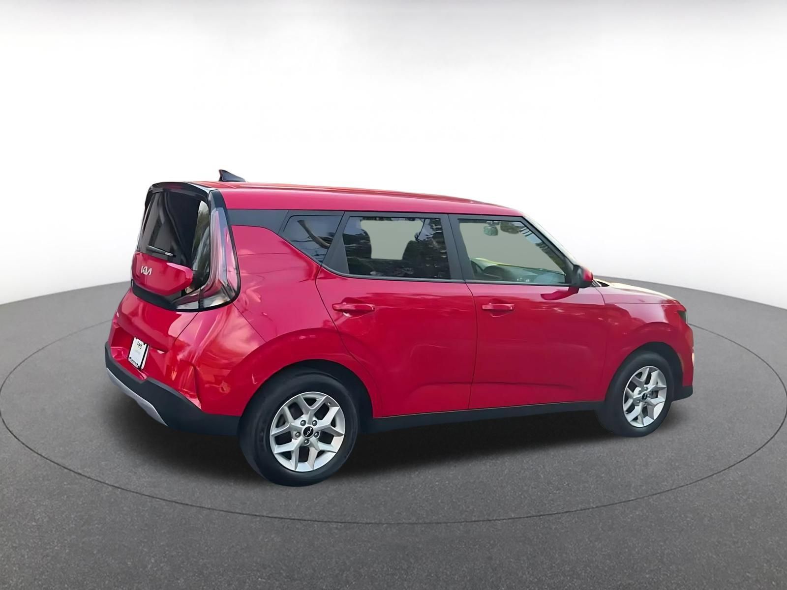 Used 2025 Kia Soul LX w/ LX Technology Package FWD image 14