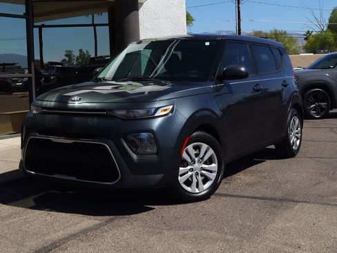 Used 2021 Kia Soul LX image 2