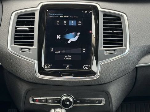 Used 2020 Volvo XC90 T5 Momentum w/ Protection Package Premier FWD image 18
