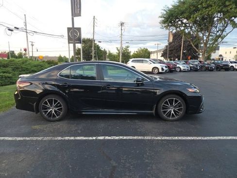 Used 2023 Toyota Camry SE FWD image 2