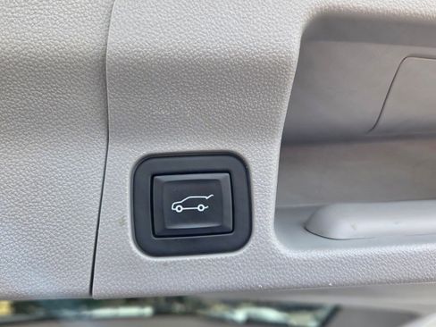 Used 2023 GMC Acadia SLT AWD/4WD image 14