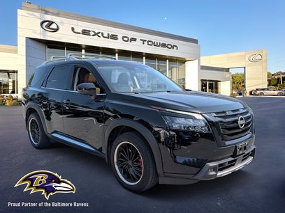 Used 2025 Nissan Pathfinder Platinum w/ Lighting Package (N92)