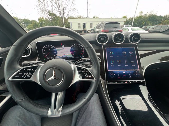 Used 2024 Mercedes-Benz GLC 300 4MATIC image 11