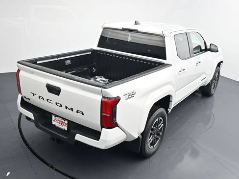 Used 2025 Toyota Tacoma TRD Sport AWD/4WD image 29