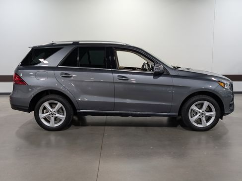 Used 2019 Mercedes-Benz GLE 400 4MATIC image 2