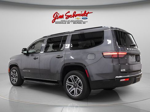 Used 2025 Jeep Wagoneer Series II w/ 8-Passenger Seating Package image 4