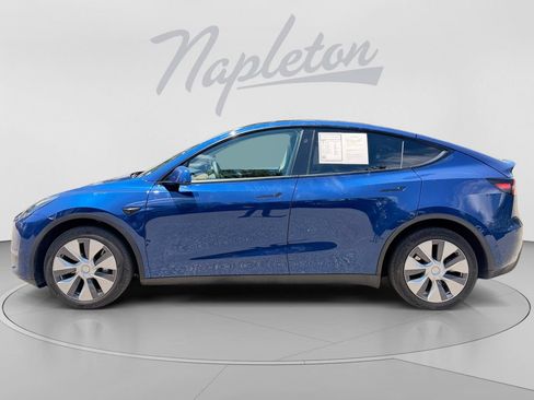 Used 2024 Tesla Model Y Long Range AWD/4WD image 2